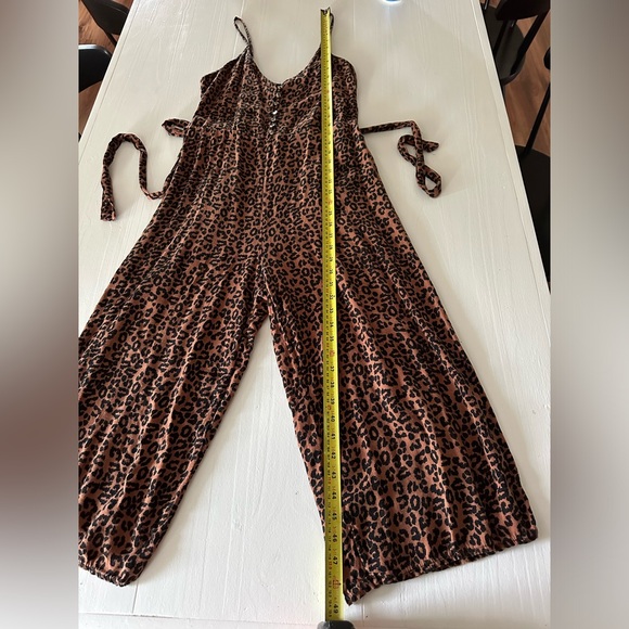 Women’s leopard romper size small - Picture 6 of 8